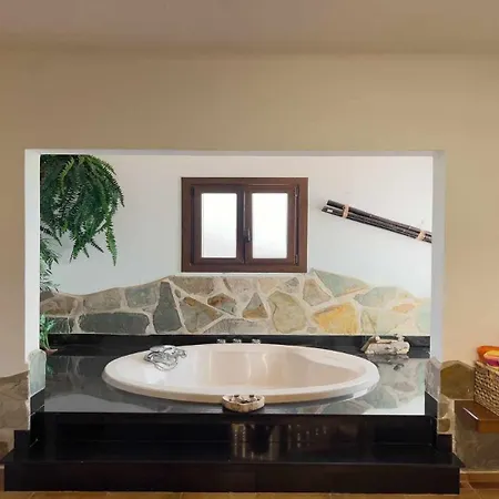 Preciosa Casa Cristian Y Maria Con Piscina Privada * 蒂亚斯