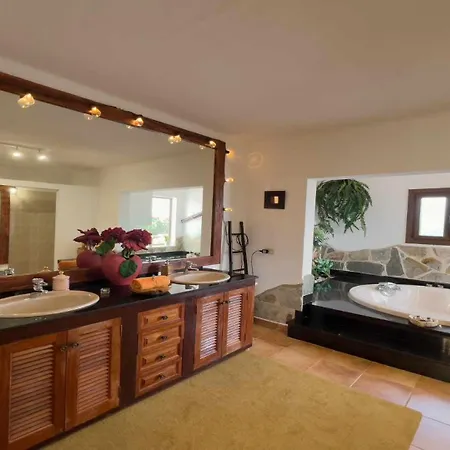 Preciosa Casa Cristian Y Maria Con Piscina Privada * 蒂亚斯